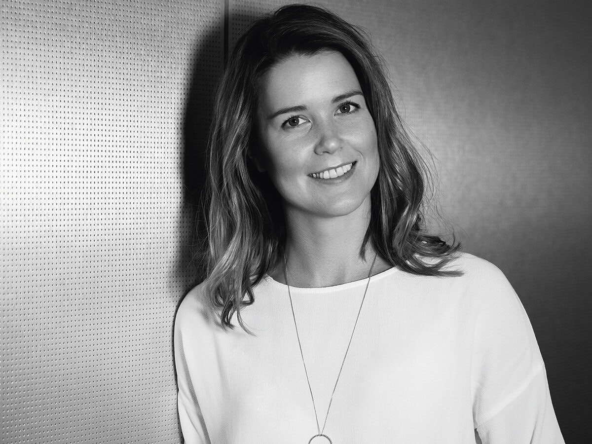 Maria halvkropp svartvit 1600×900