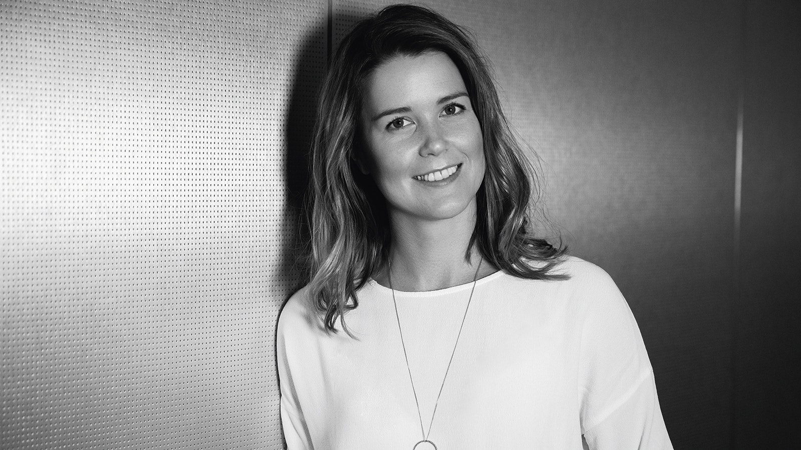 Maria halvkropp svartvit 1600×900