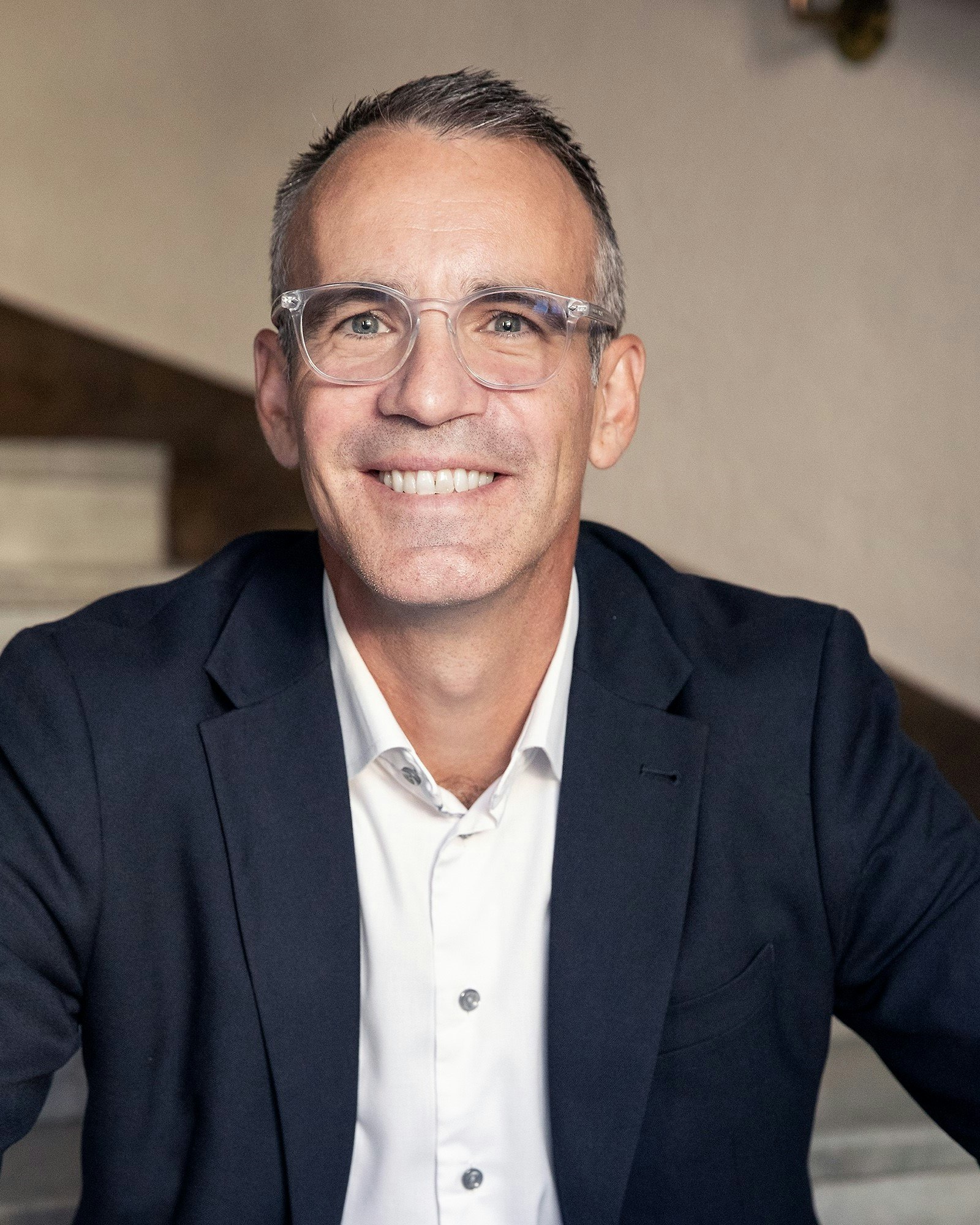 Niklas Ahlqvist, Fonddistribution